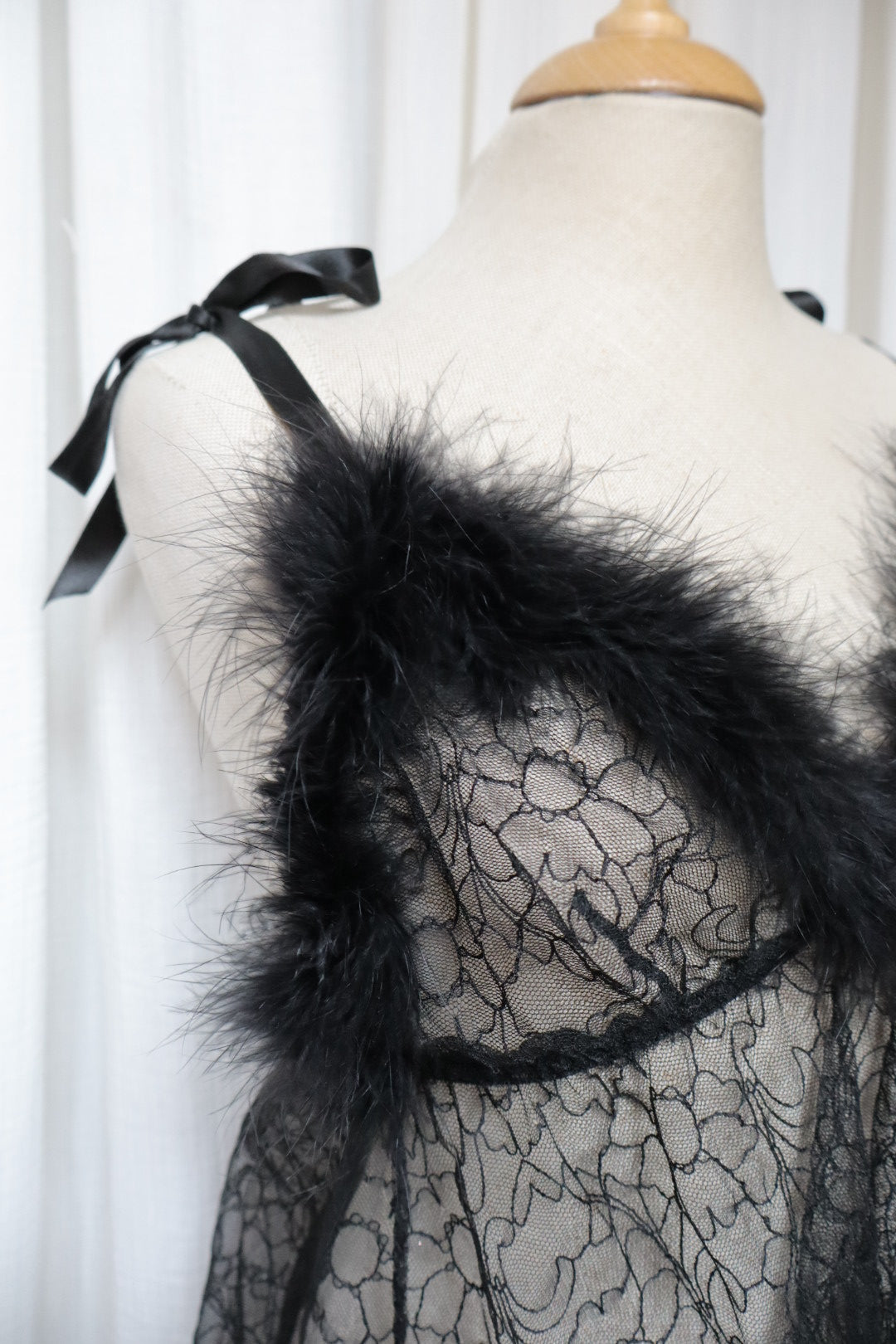 Lace & feather trim set: slipdress & dressing robe, size M (Made in France)