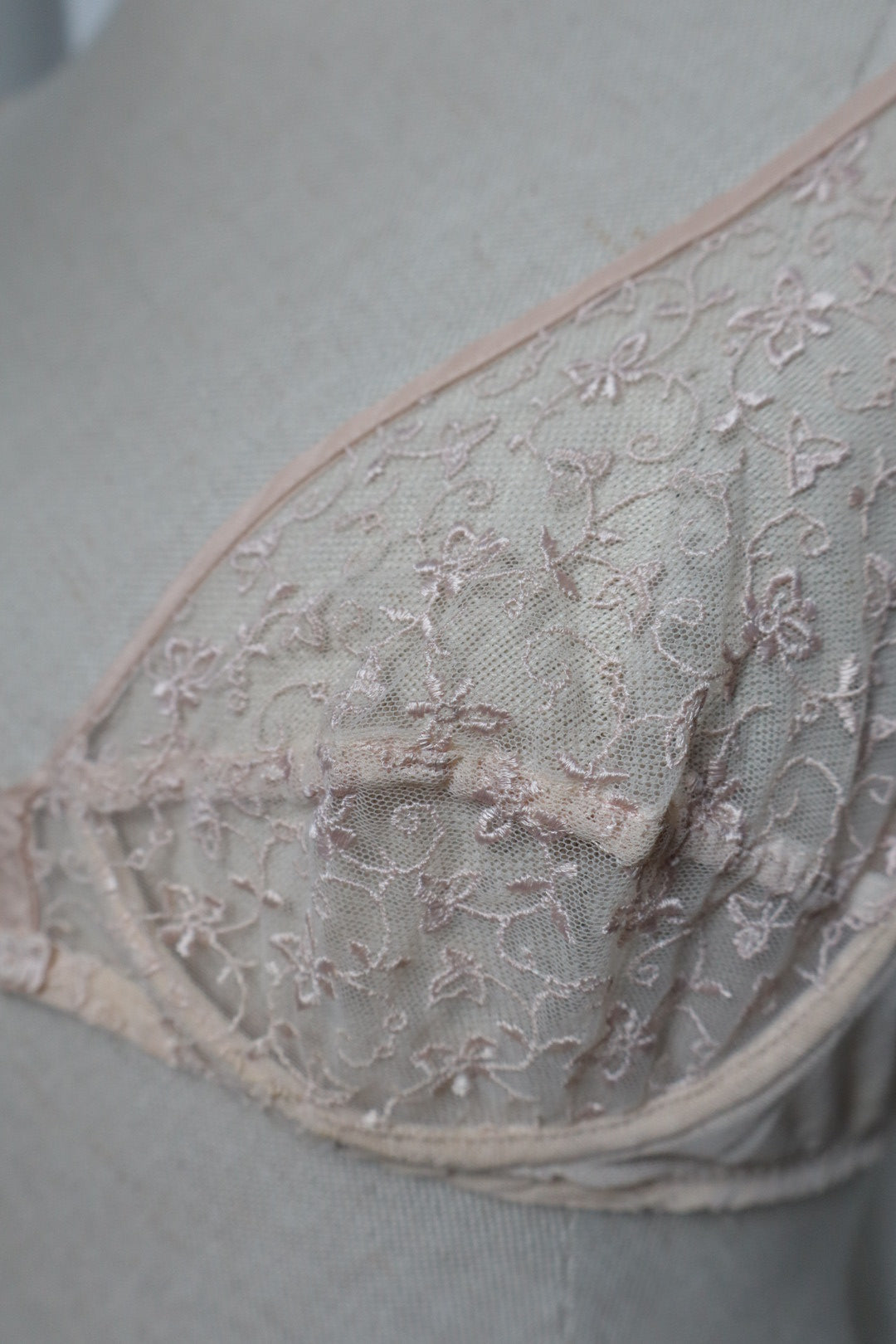Christian Dior soft pink lace bralette size EU75B/FR90B - M/L
