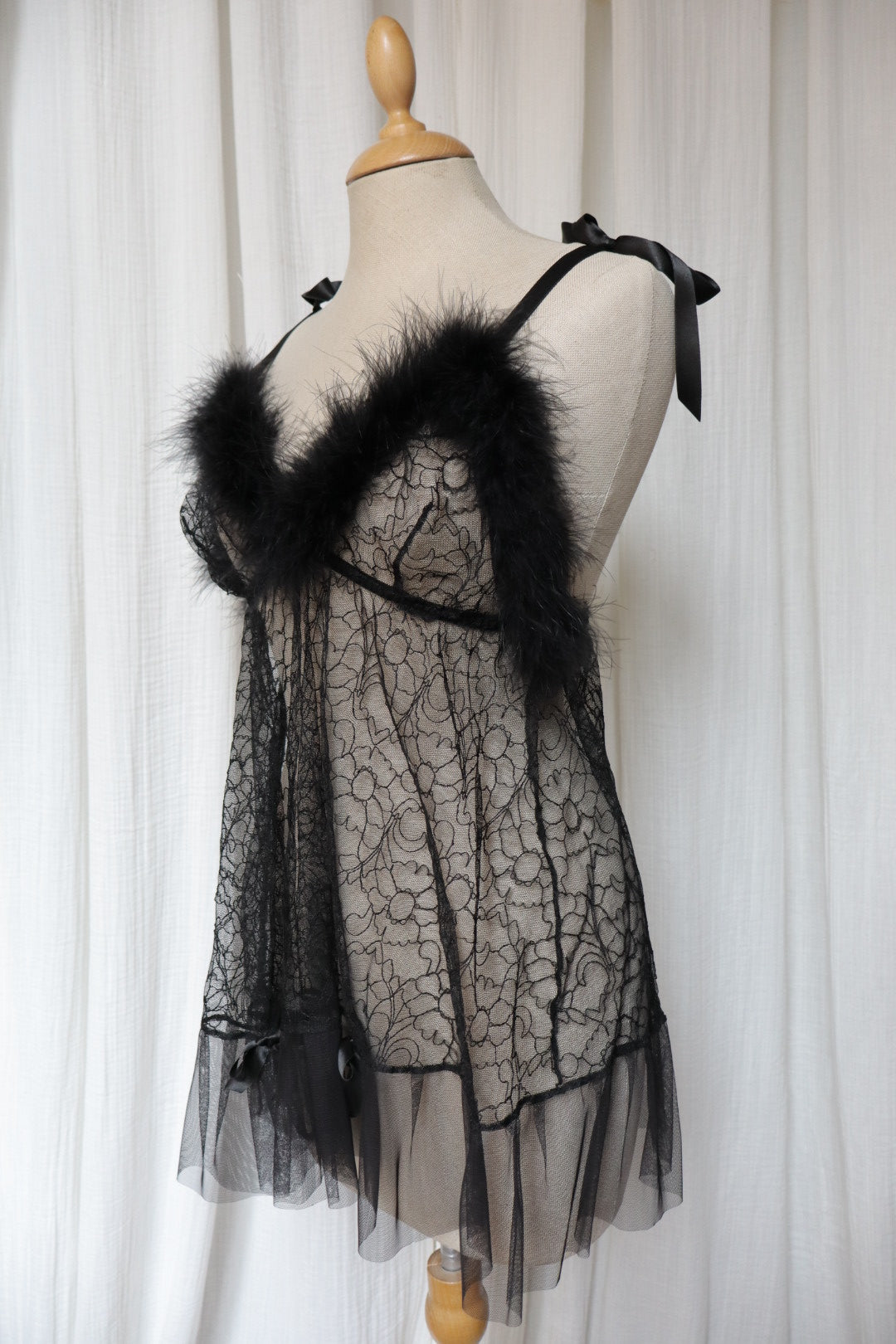 Lace & feather trim set: slipdress & dressing robe, size M (Made in France)