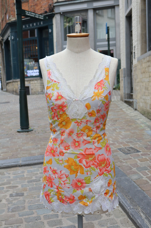 Floral 1970’s slipdress size M with lace details