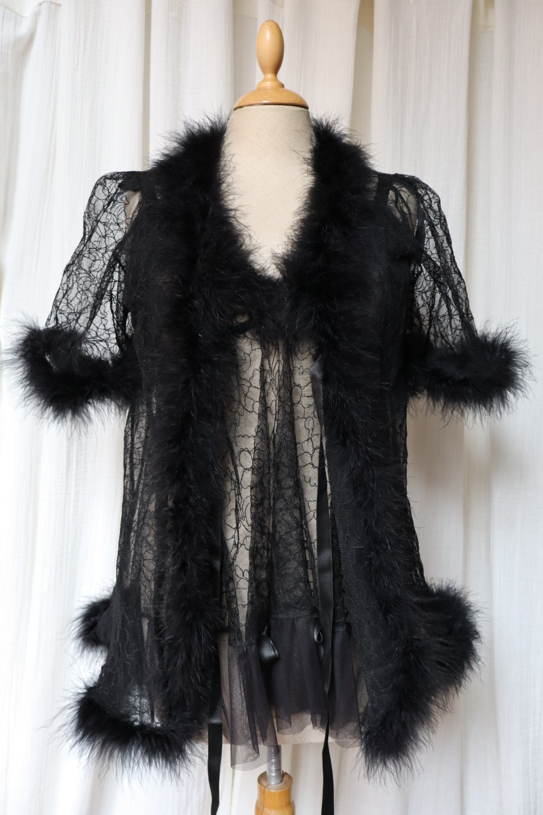 Lace & feather trim set: slipdress & dressing robe, size M (Made in France)