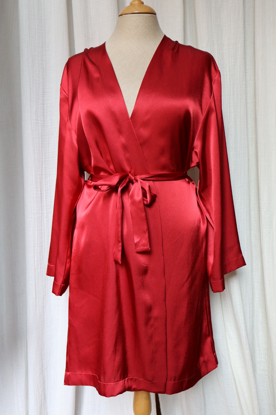 Red satin Marjolaine dressing robe  size S/M