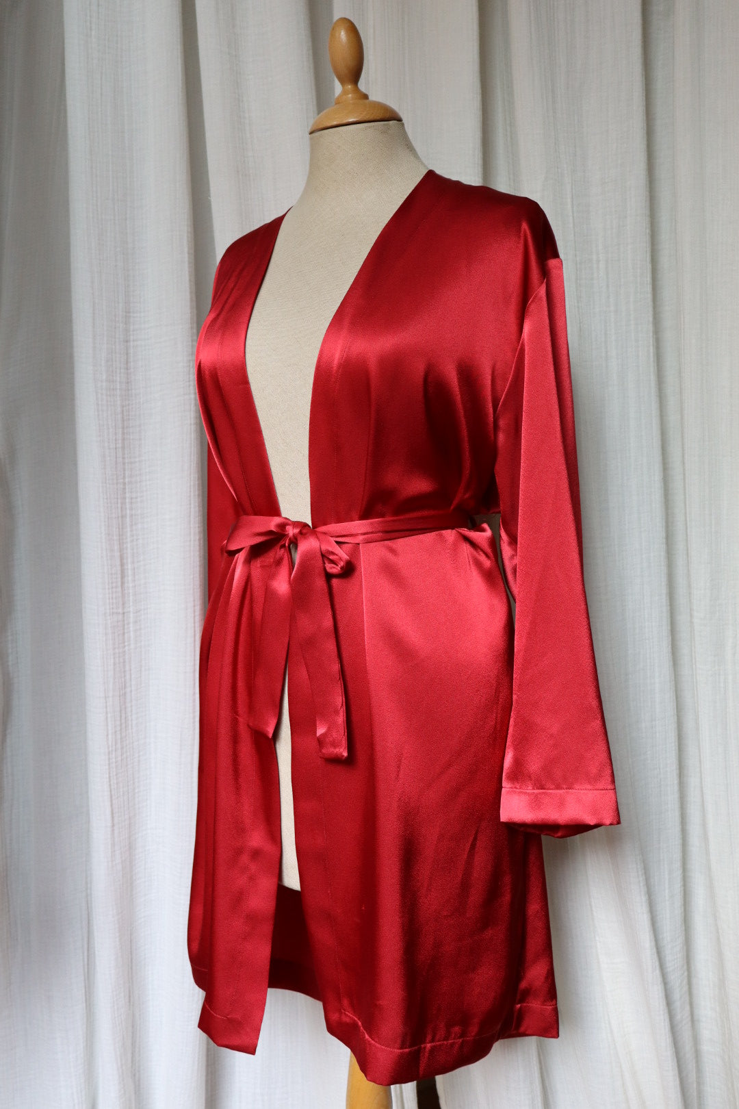Red satin Marjolaine dressing robe  size S/M