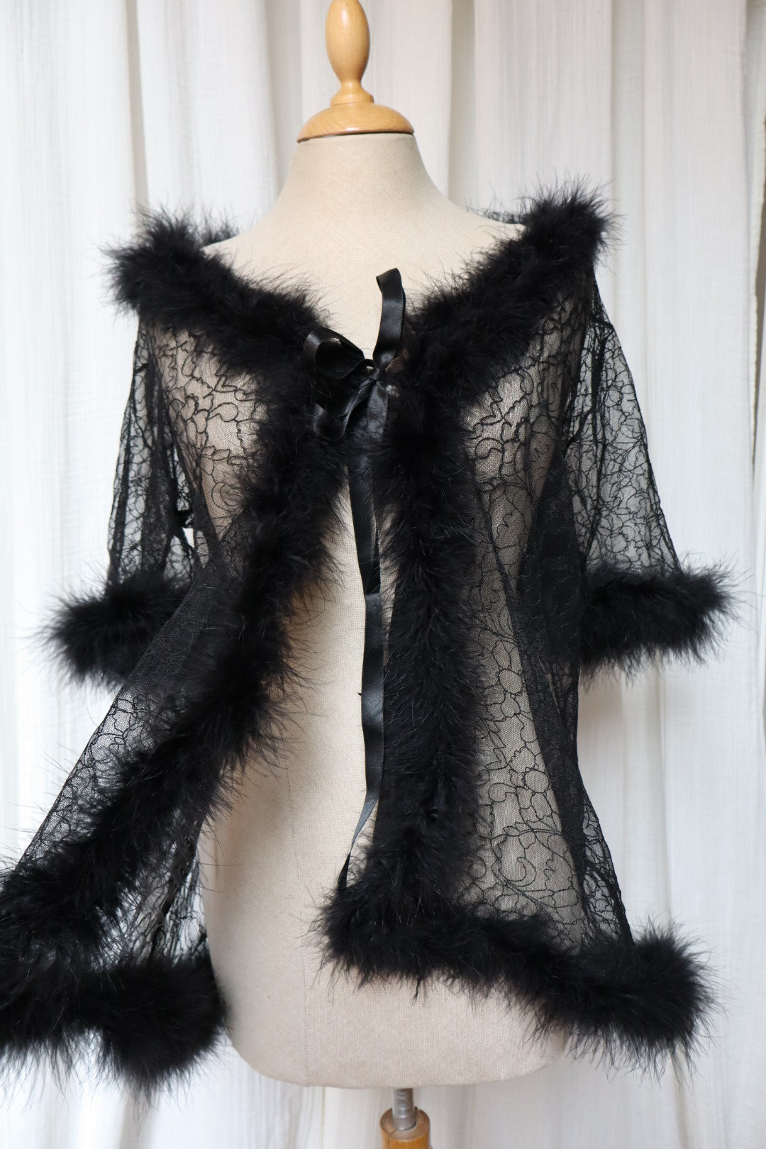 Lace & feather trim set: slipdress & dressing robe, size M (Made in France)