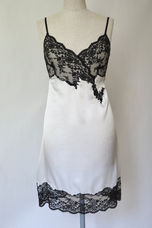100% silk white slipdress with black lace details (dentelle de Calais) size M