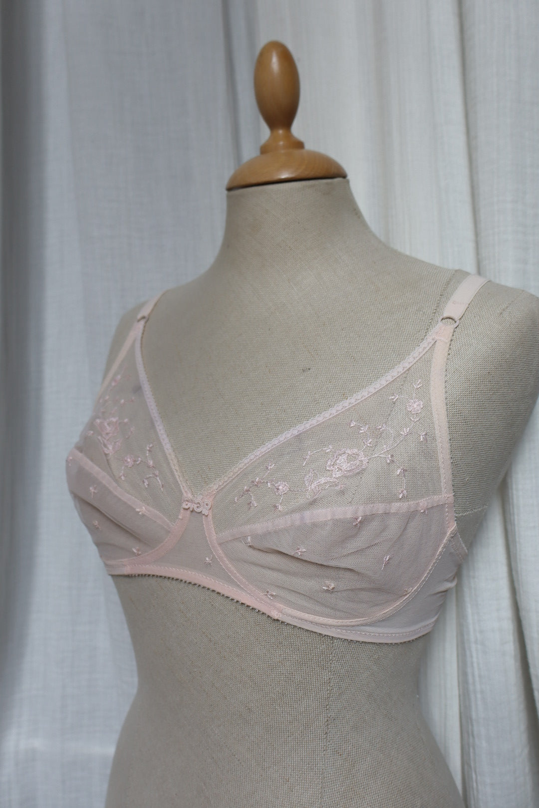 Christian Dior soft pink lace bralette size EU70B / FR85B / M
