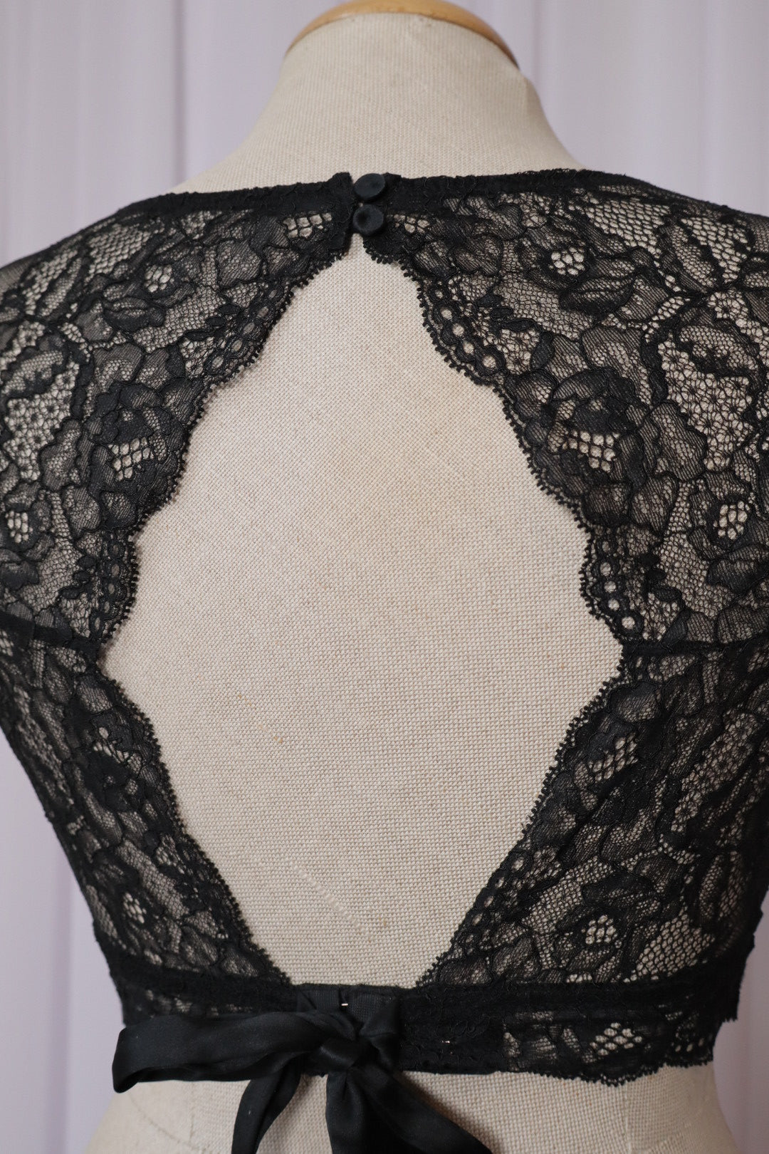 Black lace bralette with open back - size M
