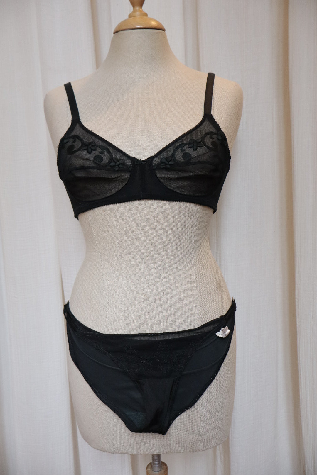 Dior black lace lingerie set: bralette & briefs - EU65B/FR80B
