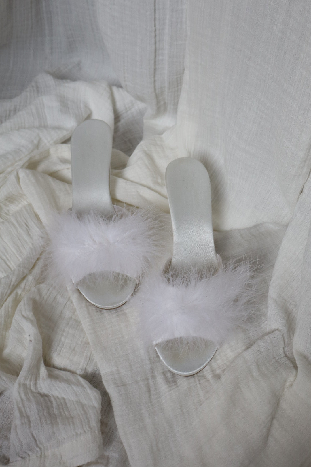1970’s feather house slippers kitten heels size 39