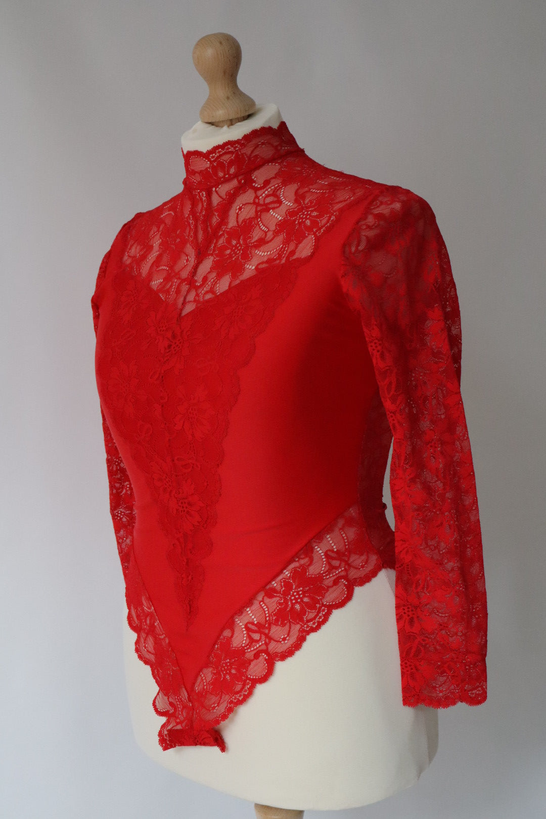 Red 1980’s body with lace - size XL