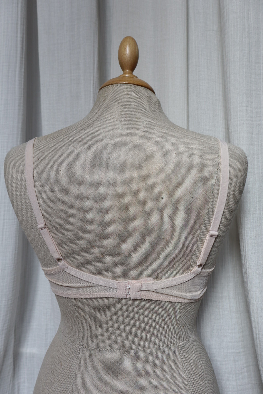 Christian Dior soft pink lace bralette size EU70B / FR85B / M