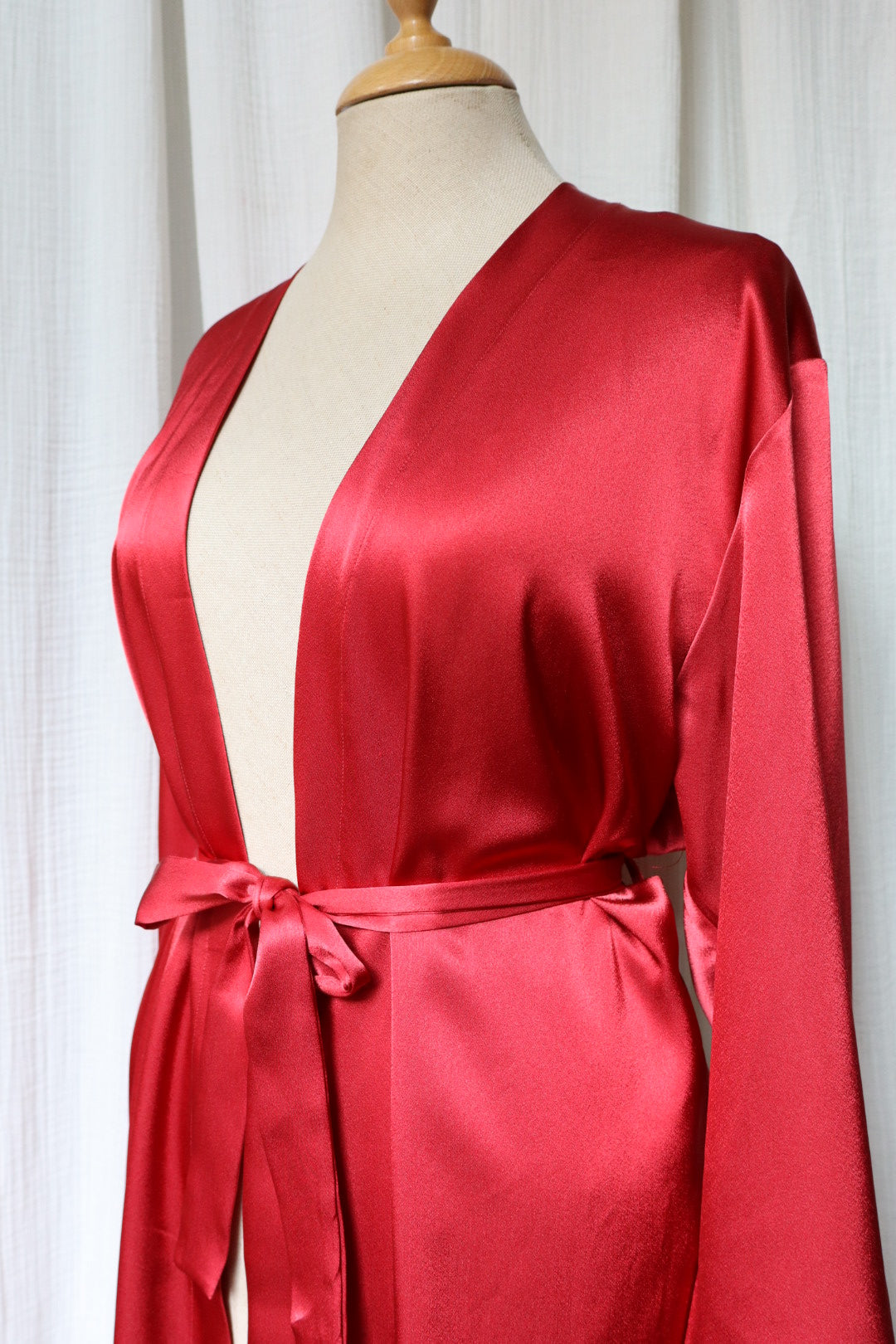 Red satin Marjolaine dressing robe  size S/M