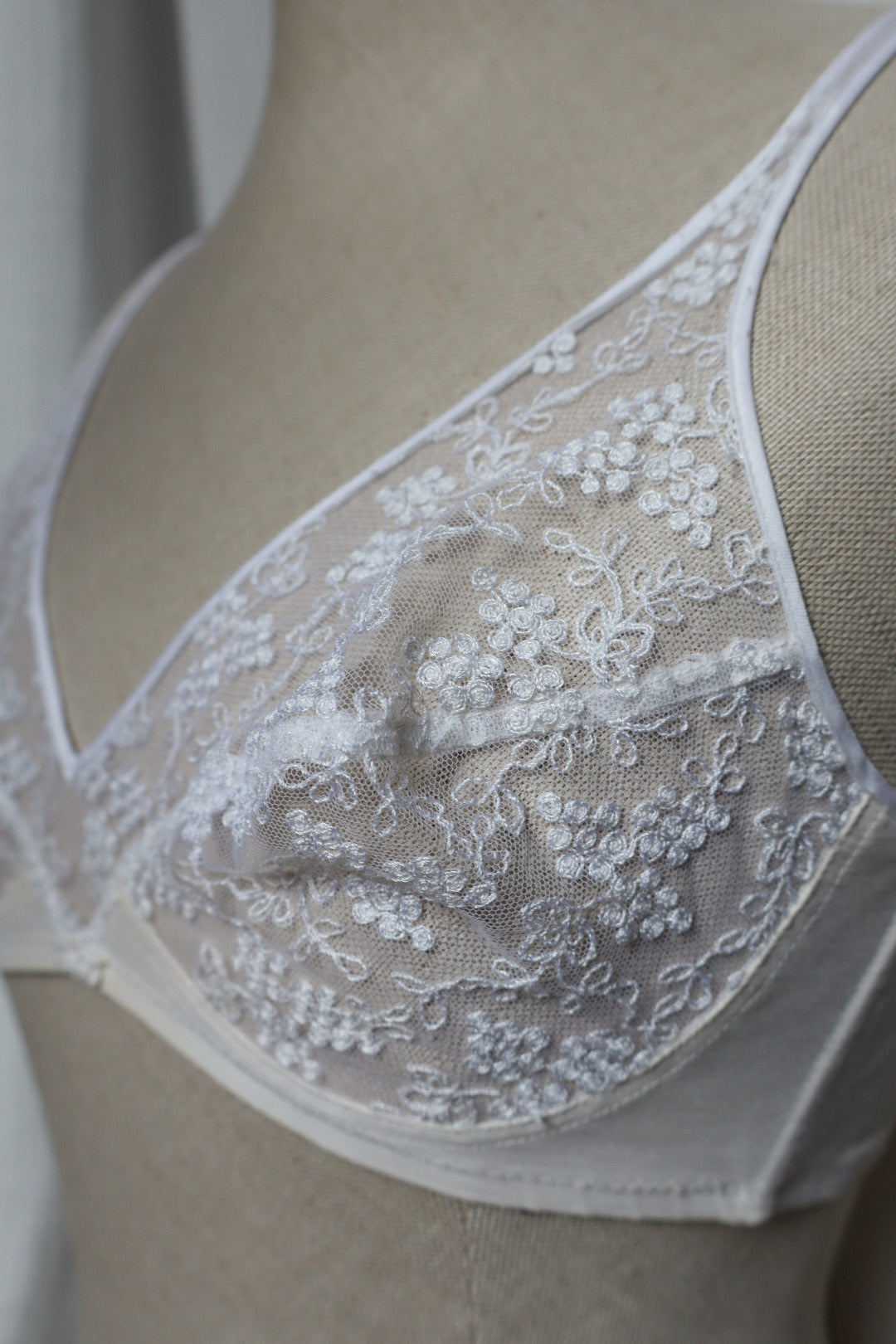 Christian Dior white lace bralette size EU75B/FR90B - medium / large