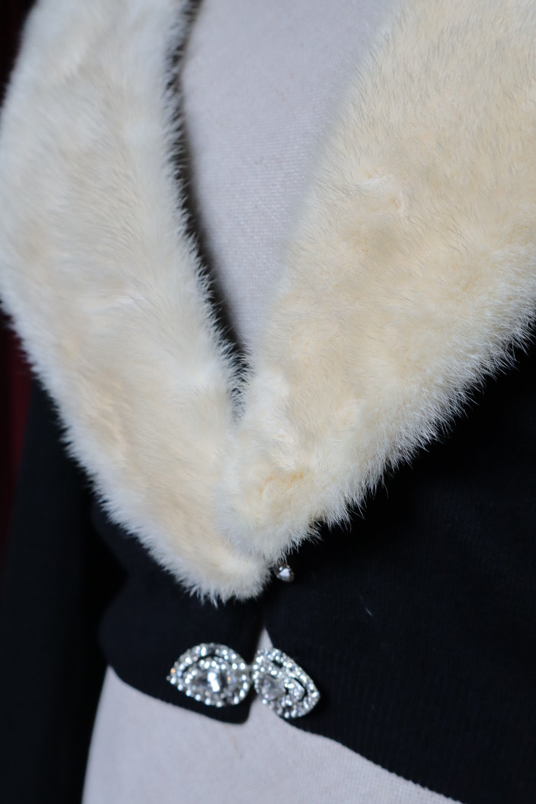 Vintage 1950’s cardigan with mink fur collar - size S to L