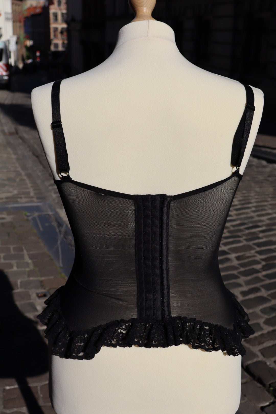 Black 1990’s lace bustier size XL