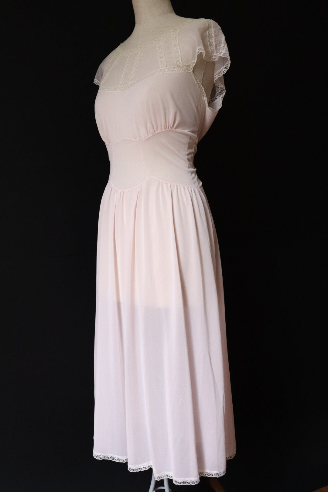 Delicate 1950’s soft pink transparent long slipdress size L