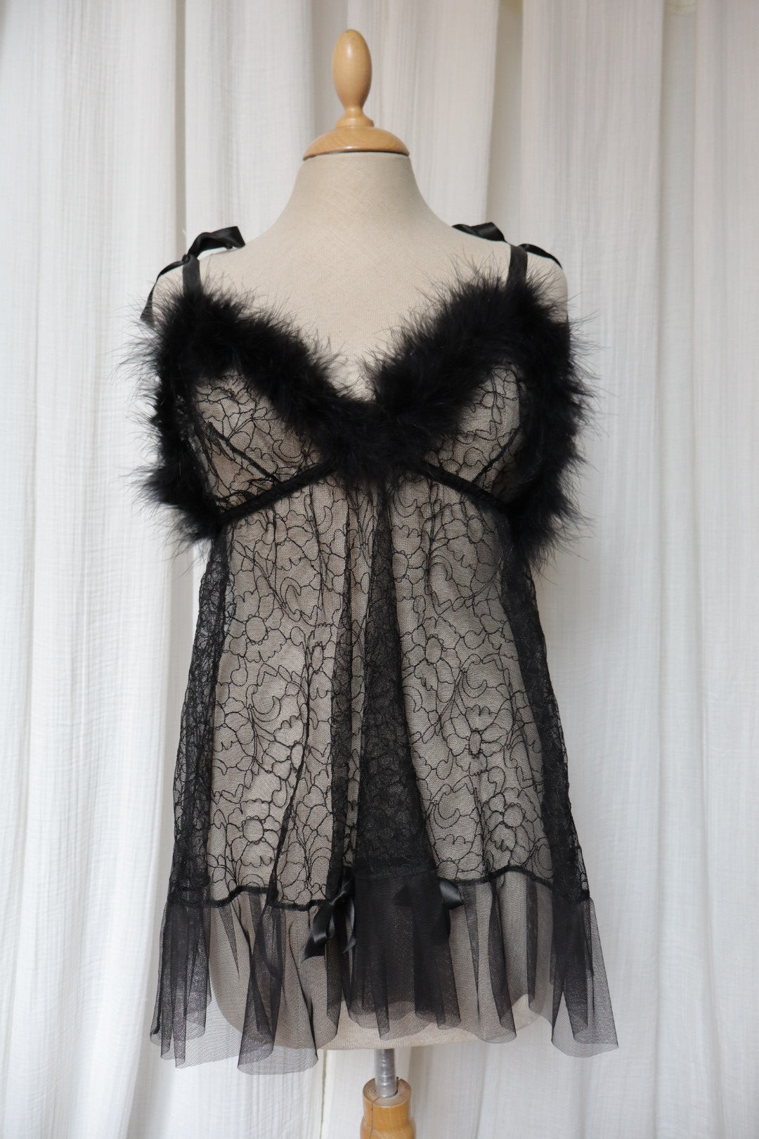 Lace & feather trim set: slipdress & dressing robe, size M (Made in France)