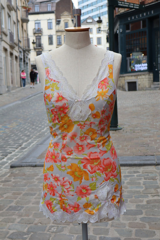 Floral 1970’s slipdress size M with lace details