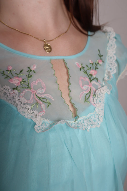 1960’s soft blue babydoll size small with embroidered bow & flower detail