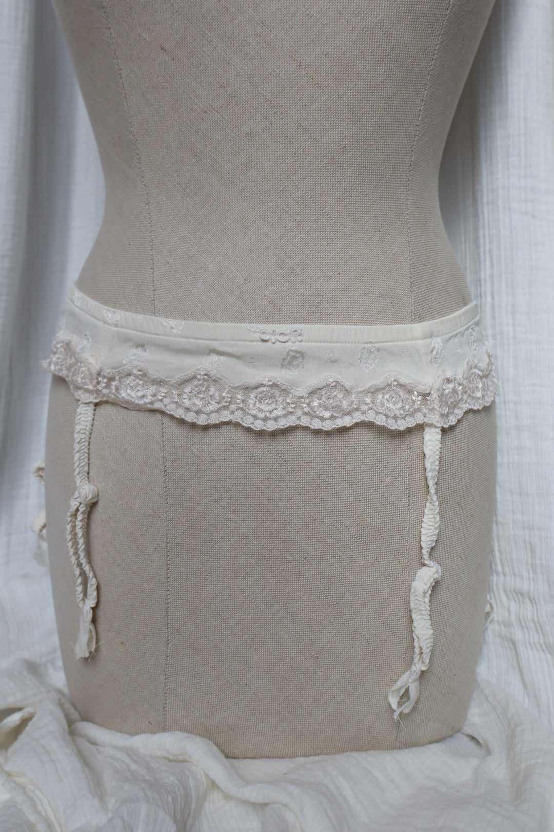Christian Dior 100% silk jartelles size M