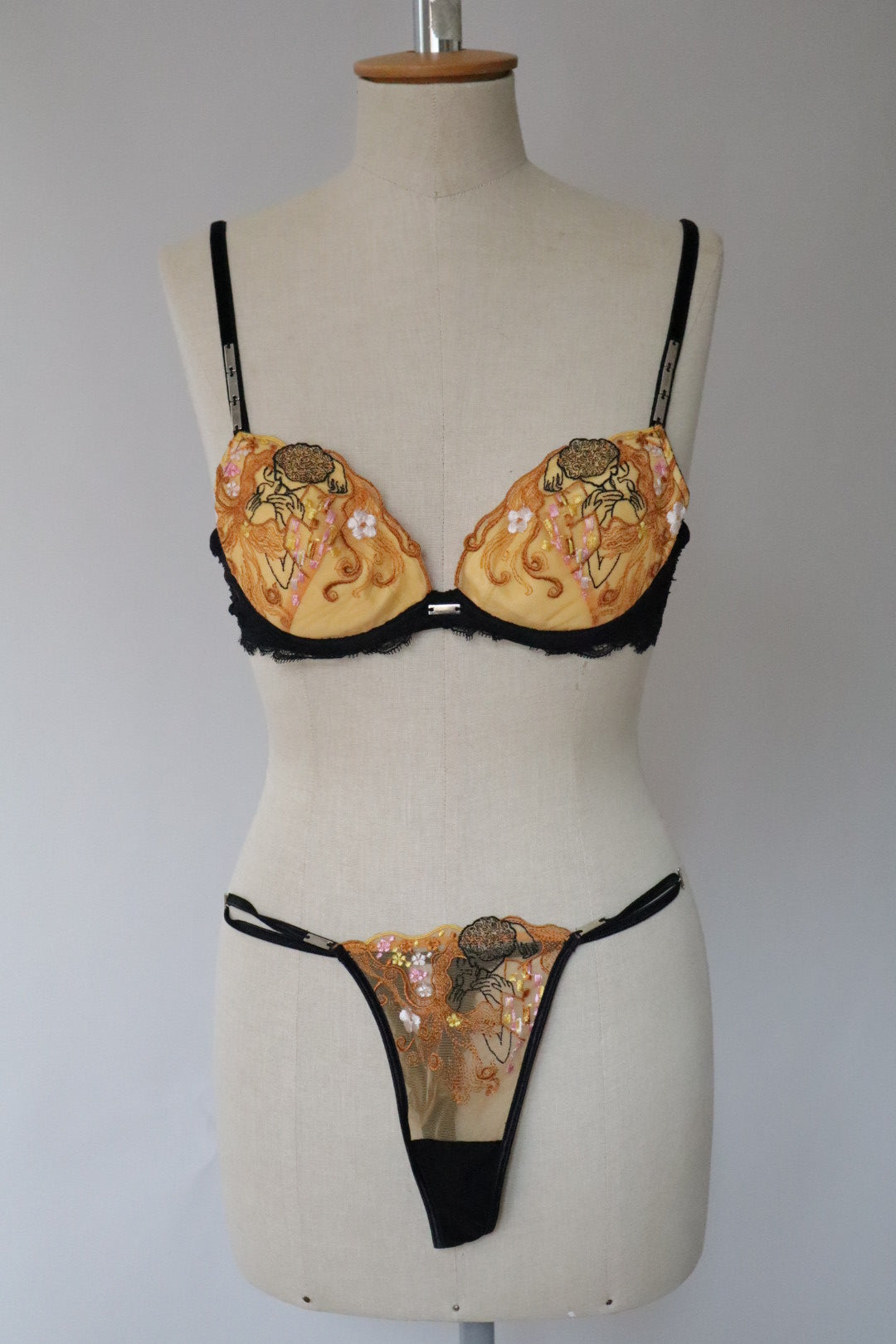 Lingerie set inspired by Gustav Klimt ‘The Kiss’ by French lingerie brand Lise Charmel - size EU70B / FR85B/ US32B