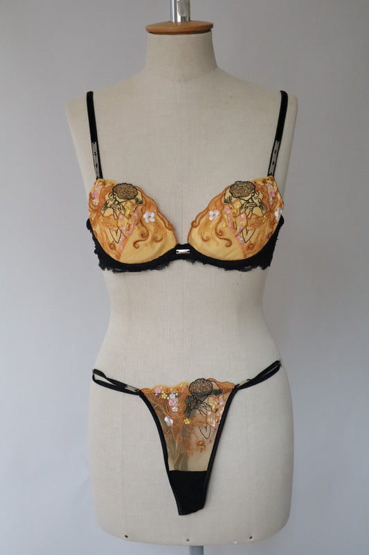 Lingerie set inspired by Gustav Klimt ‘The Kiss’ by French lingerie brand Lise Charmel - size EU70B / FR85B/ US32B