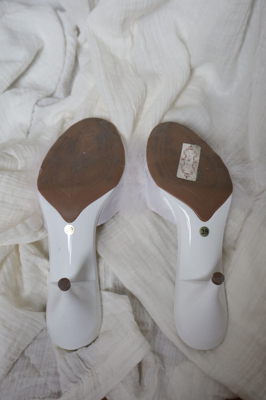 1970’s feather house slippers kitten heels size 39