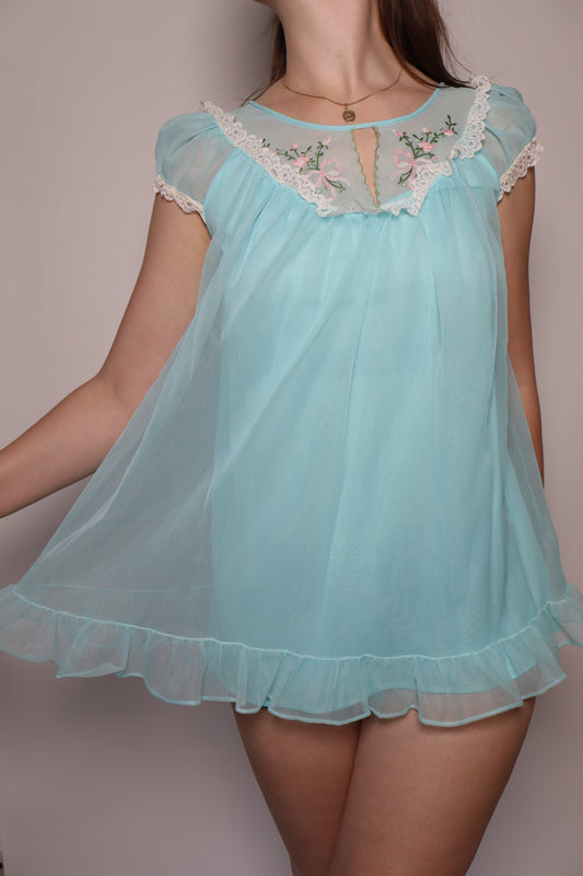1960’s soft blue babydoll size small with embroidered bow & flower detail