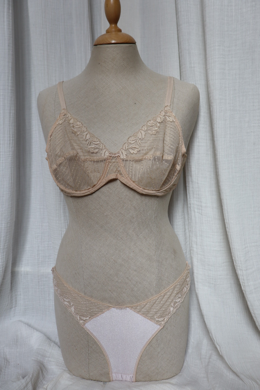 Christian Dior soft pink lace lingerie set size EU80B / Large