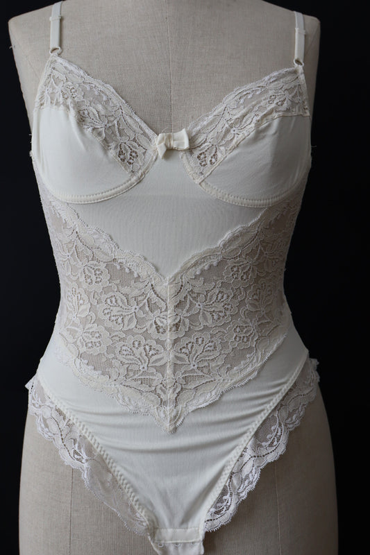 White vintage lace body size small (A cup)