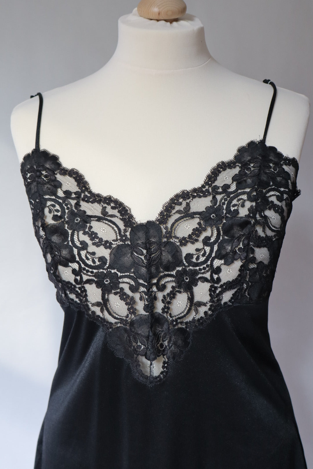 1980’s black slipdress with lace- size XL