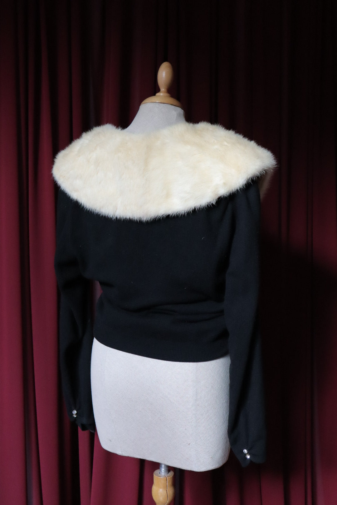 Vintage 1950’s cardigan with mink fur collar - size S to L