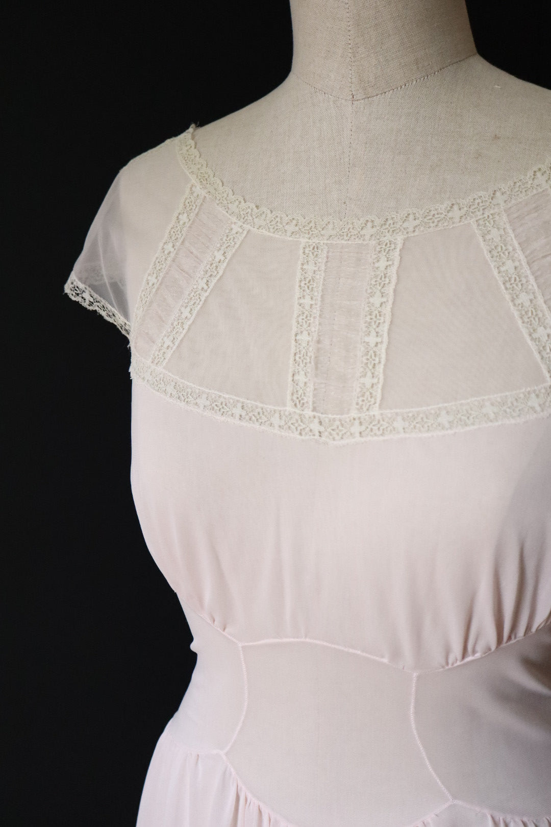 Delicate 1950’s soft pink transparent long slipdress size L