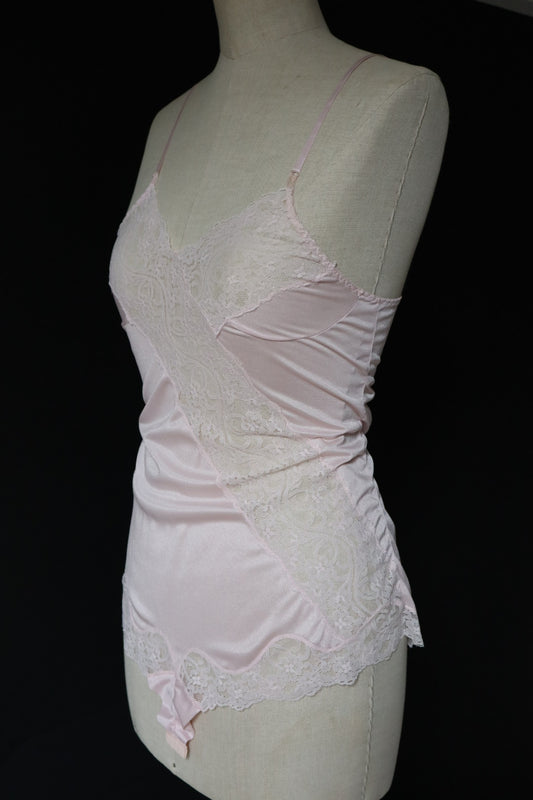 Soft pink lace body size M