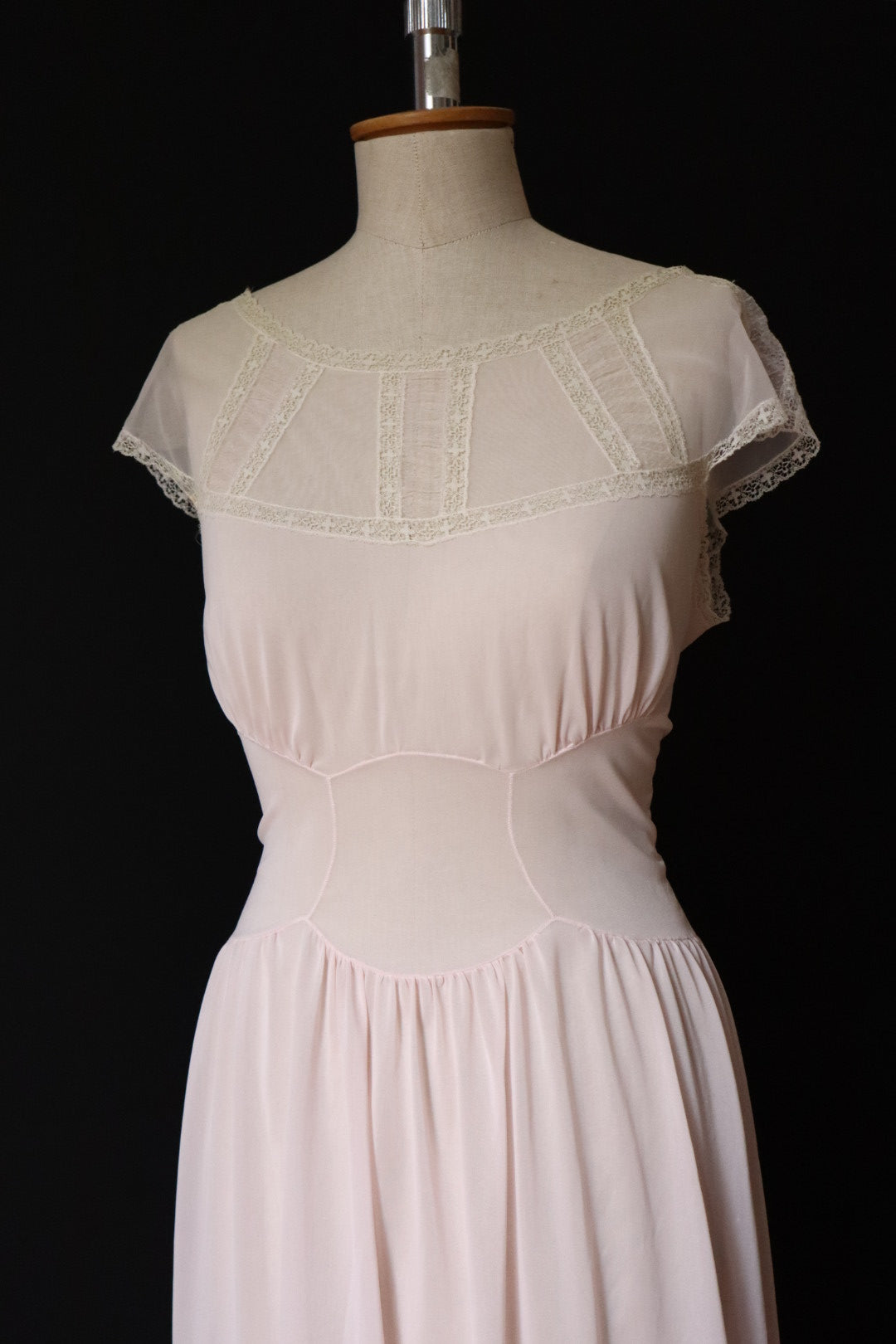 Delicate 1950’s soft pink transparent long slipdress size L