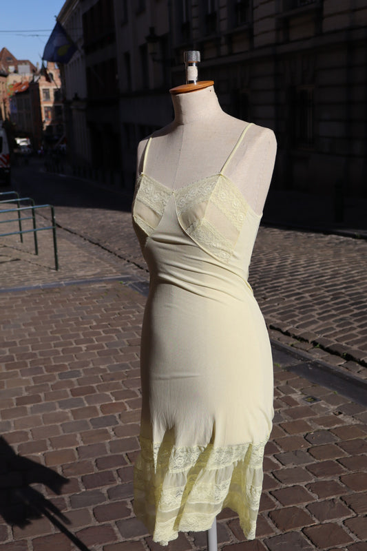 Butteryellow 1950’s slipdress size S with lace