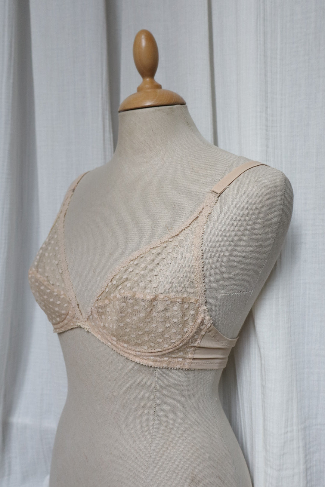 Christian Dior soft pink lace bralette size EU70B/FR85B/US32B
