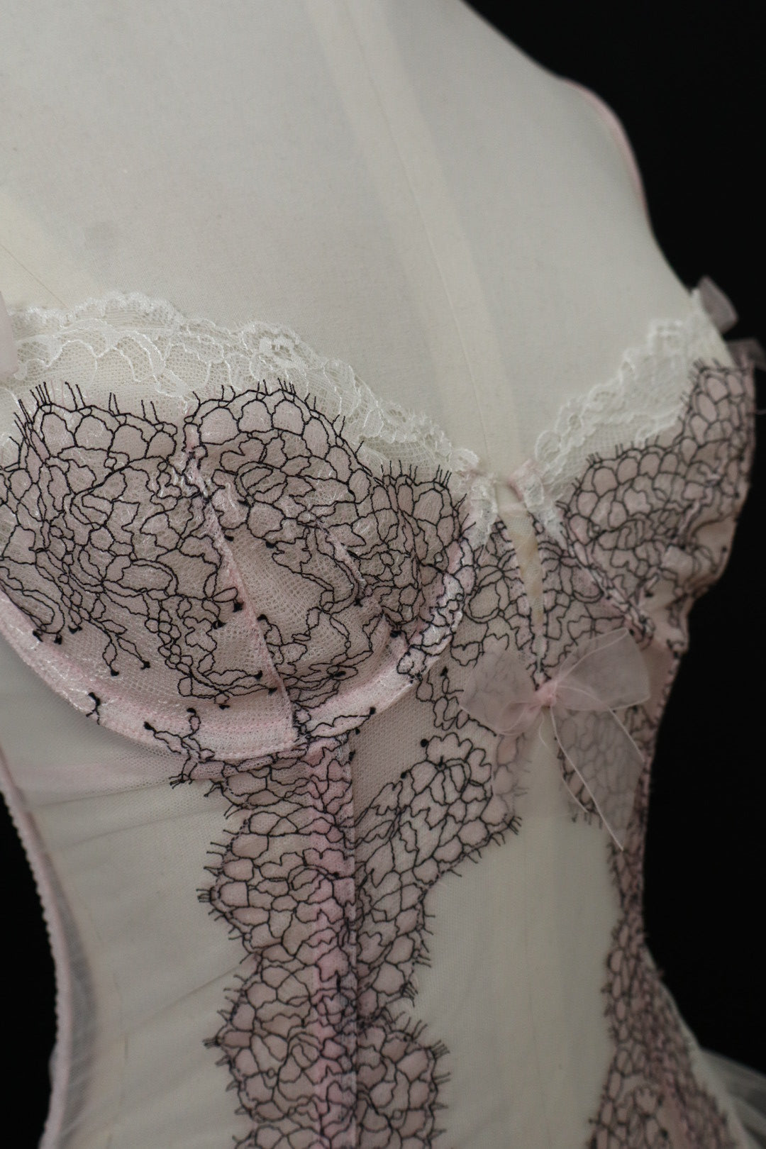 Victoria’s Secret bustier soft pink black lace (eu75B / fr90B / us34B )