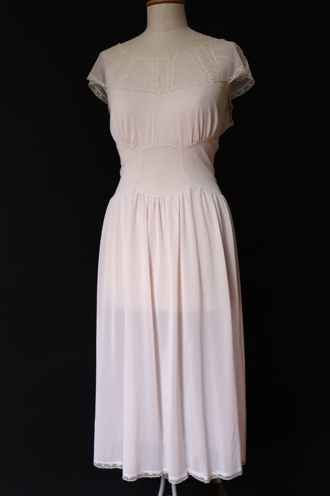 Delicate 1950’s soft pink transparent long slipdress size L