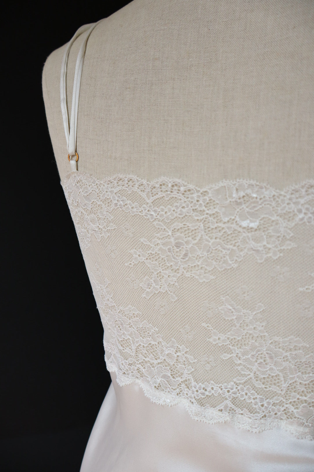White slipdress with rose detail - size S