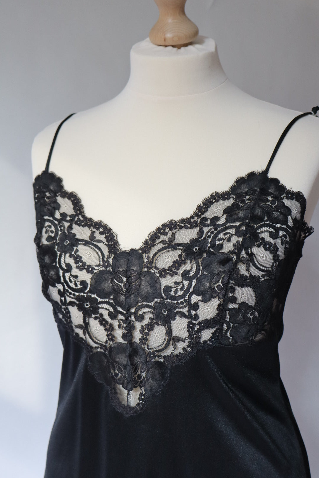 1980’s black slipdress with lace- size XL