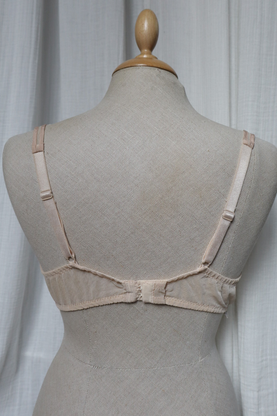 Christian Dior soft pink lace bralette size EU75B/FR90B - M/L