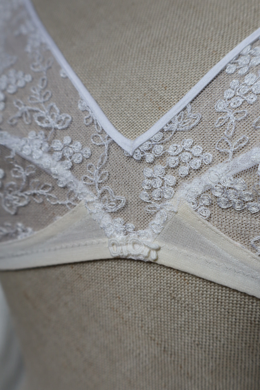 Christian Dior white lace bralette size EU75B/FR90B - medium / large
