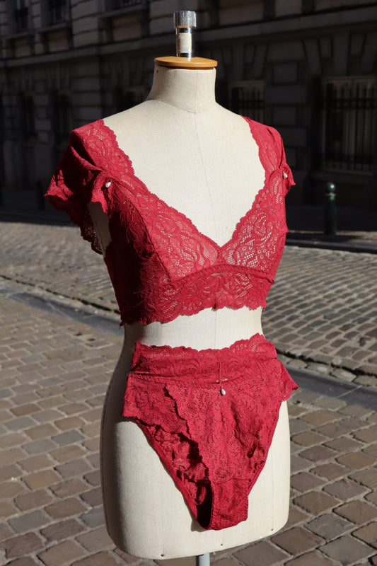 Red lace two piece set, size M