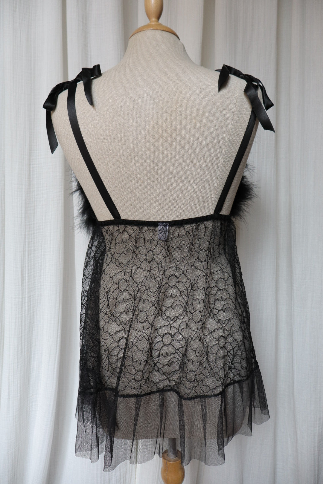 Lace & feather trim set: slipdress & dressing robe, size M (Made in France)