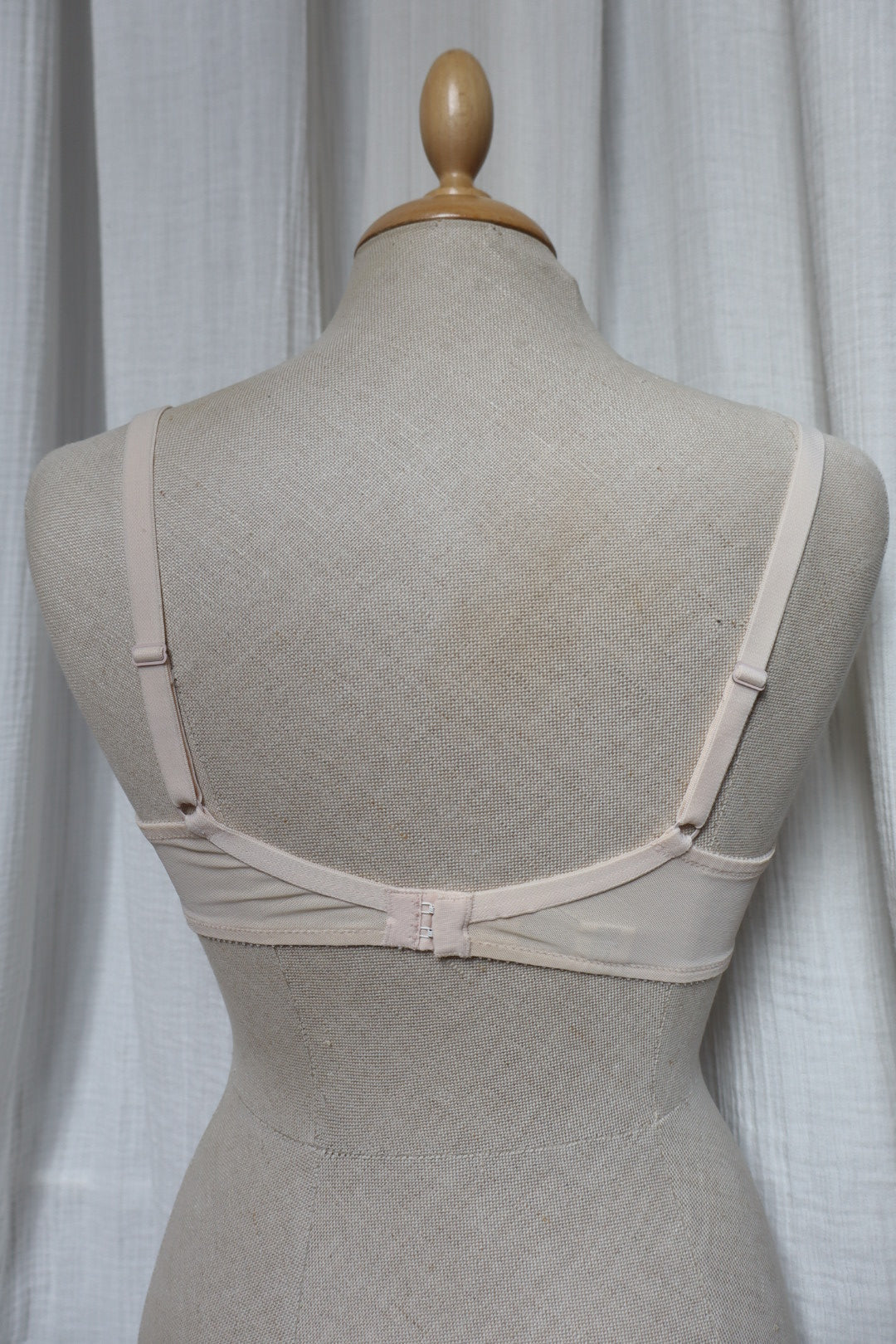 Christian Dior soft pink lace lingerie set, size EU75B / FR90B / M-L