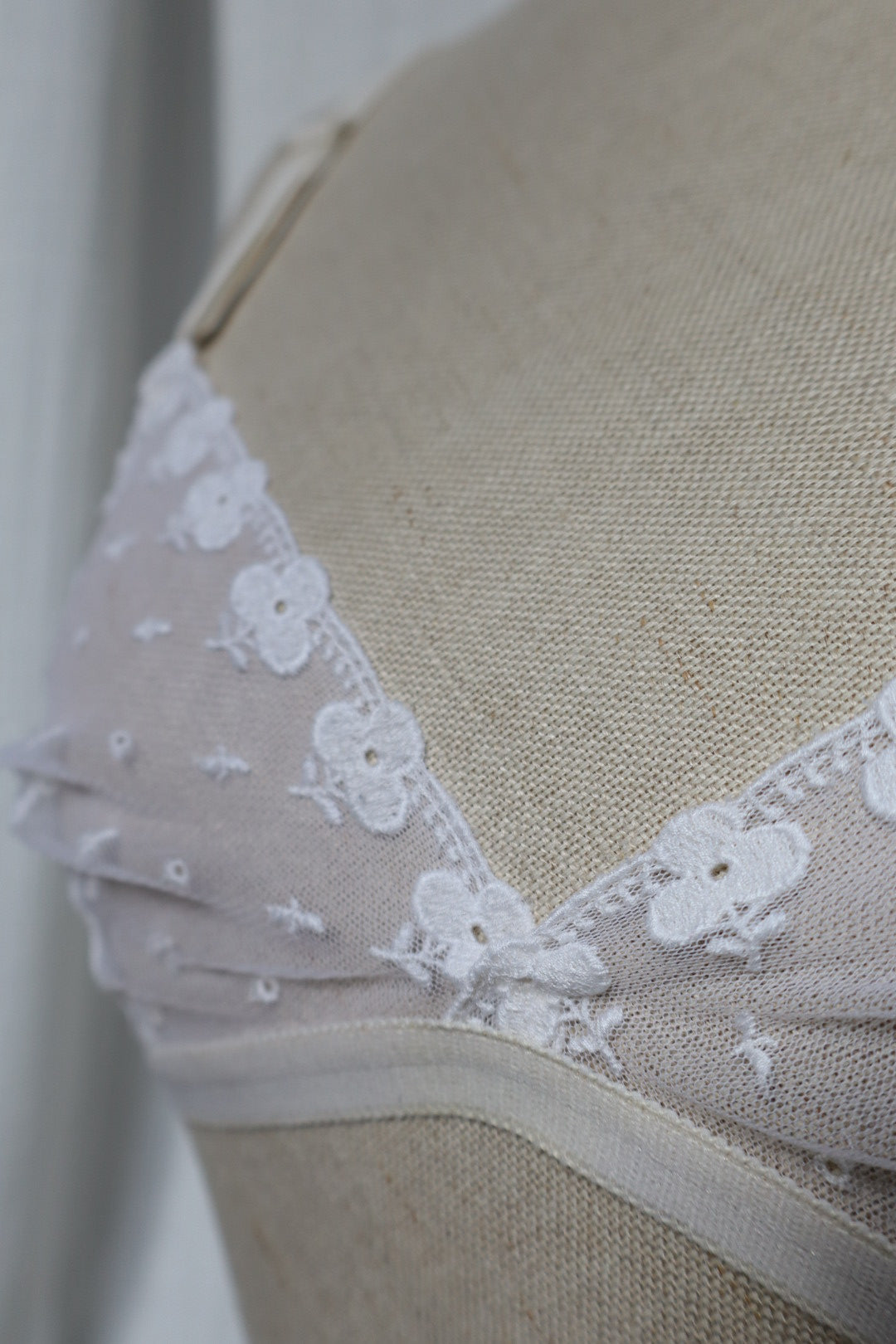 Christian Dior white lace bralette size S/M