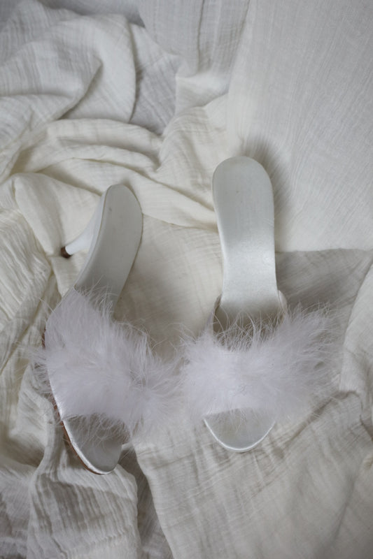 1970’s feather house slippers kitten heels size 39
