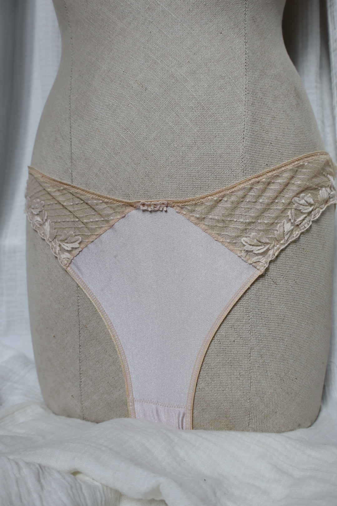 Christian Dior soft pink lace lingerie set size EU80B / Large