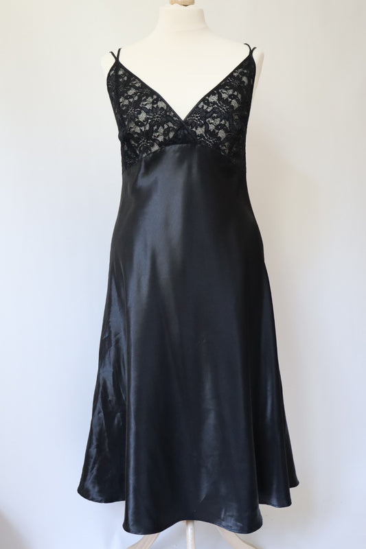 Black 1990’s slipdress with lace details and crossed straps in the back size XXXL